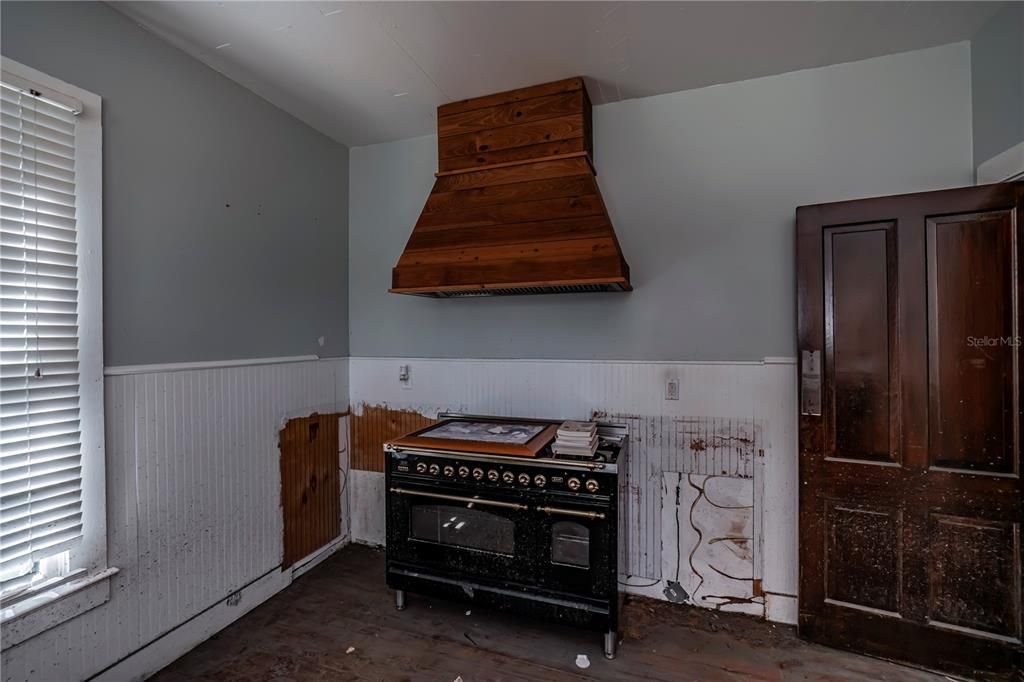 For Sale: $375,000 (3 beds, 2 baths, 1931 Square Feet)