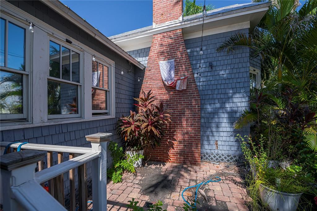 For Sale: $375,000 (3 beds, 2 baths, 1931 Square Feet)