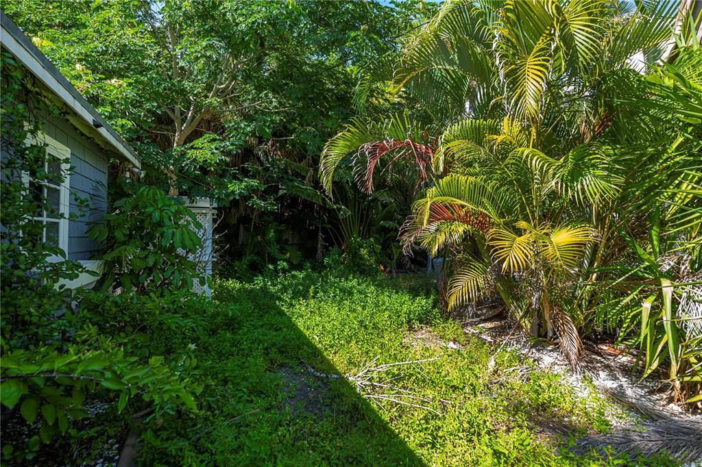 For Sale: $375,000 (3 beds, 2 baths, 1931 Square Feet)