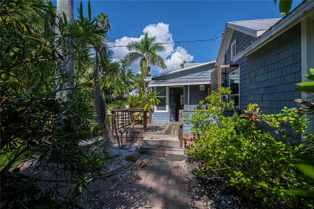 For Sale: $375,000 (3 beds, 2 baths, 1931 Square Feet)