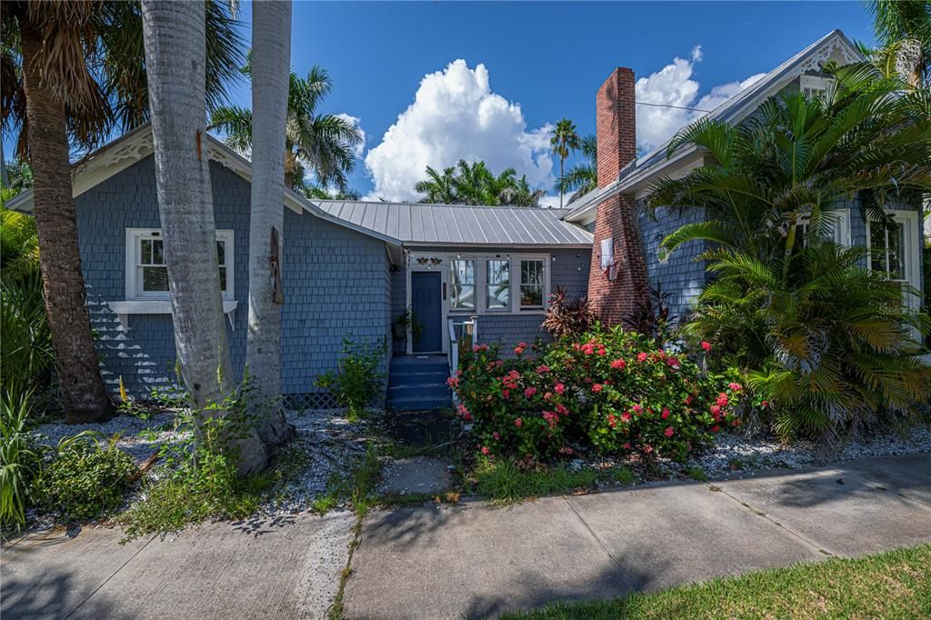 For Sale: $375,000 (3 beds, 2 baths, 1931 Square Feet)