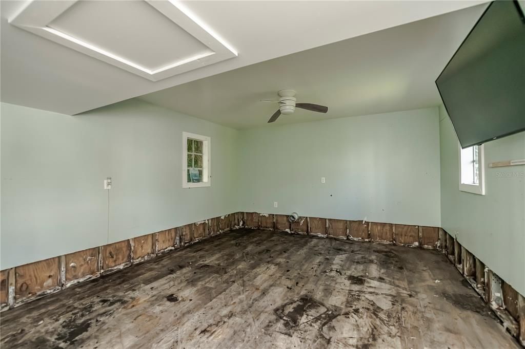 For Sale: $375,000 (3 beds, 2 baths, 1931 Square Feet)