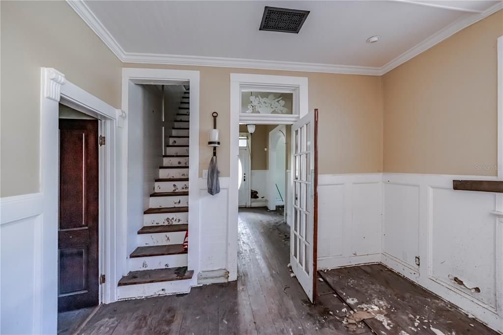 For Sale: $375,000 (3 beds, 2 baths, 1931 Square Feet)