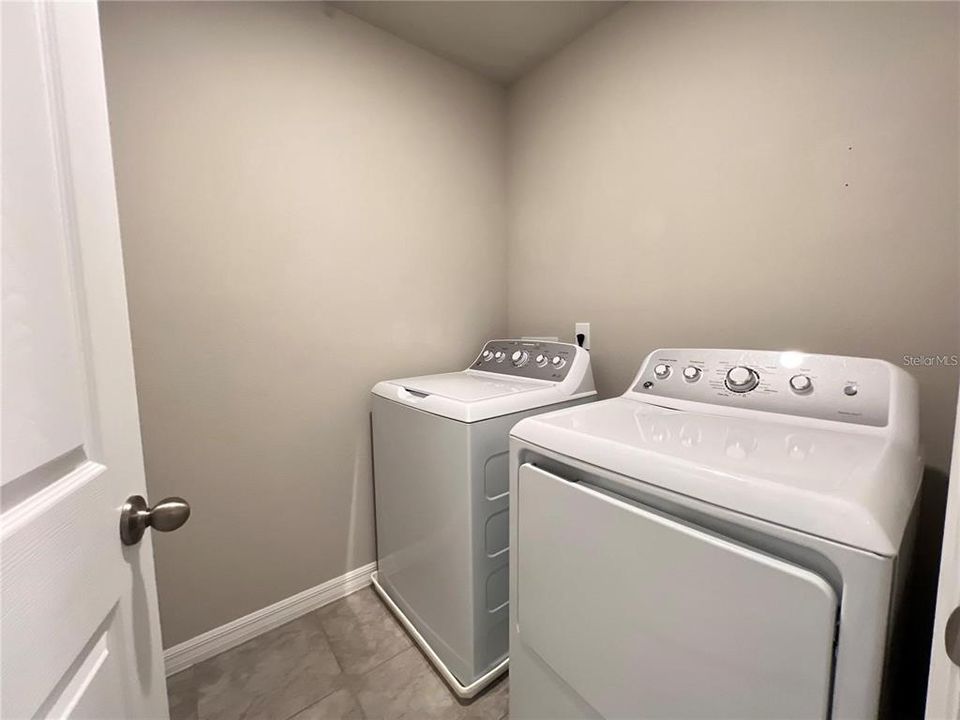 出租: $2,399 (3 贝兹, 2 浴室, 1570 平方英尺)