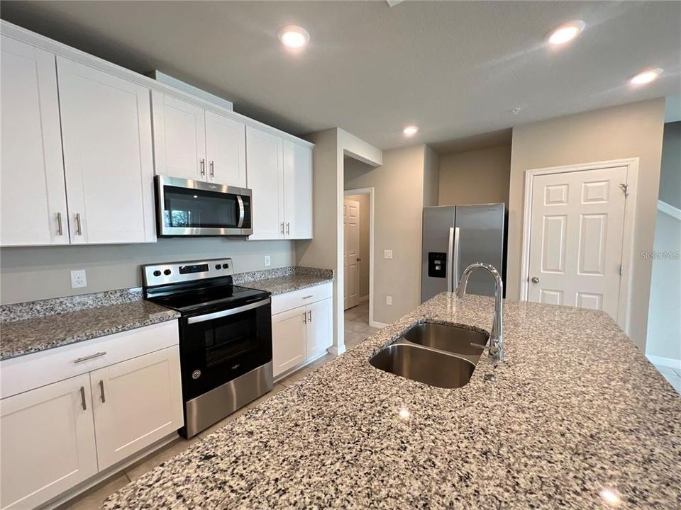 出租: $2,399 (3 贝兹, 2 浴室, 1570 平方英尺)