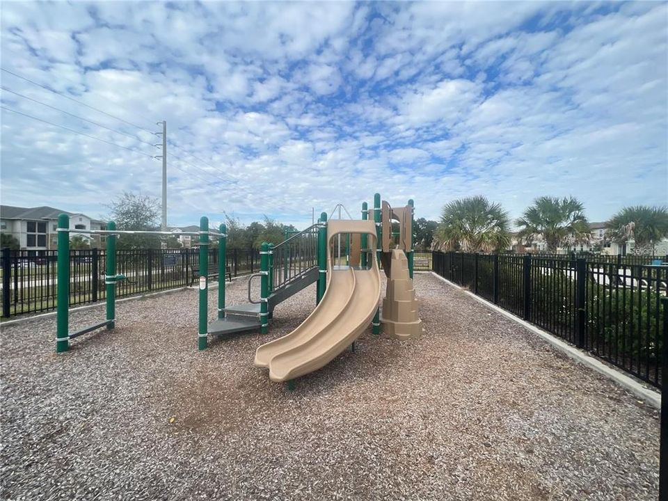 出租: $2,399 (3 贝兹, 2 浴室, 1570 平方英尺)