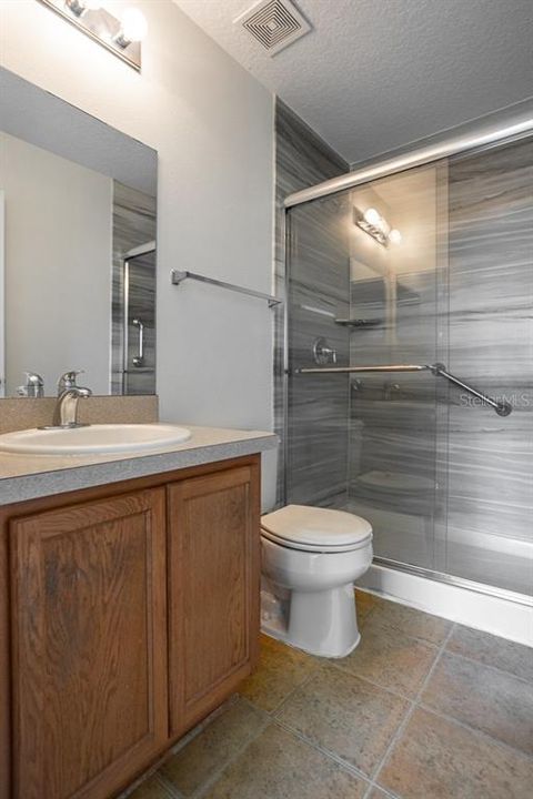 合同活跃: $209,999 (3 贝兹, 2 浴室, 1477 平方英尺)