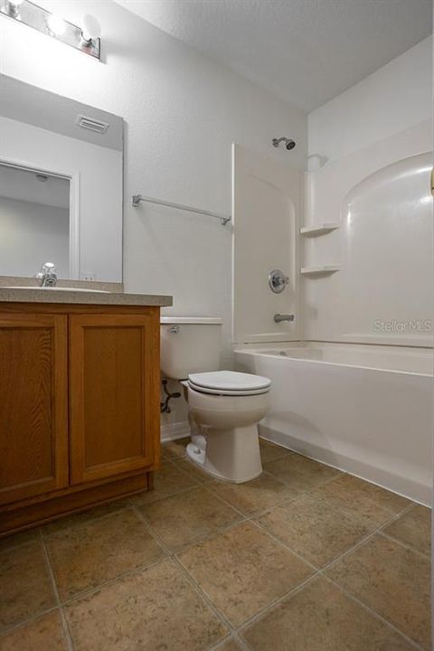 合同活跃: $209,999 (3 贝兹, 2 浴室, 1477 平方英尺)