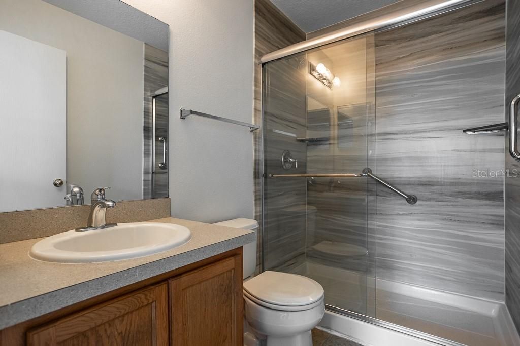 合同活跃: $209,999 (3 贝兹, 2 浴室, 1477 平方英尺)