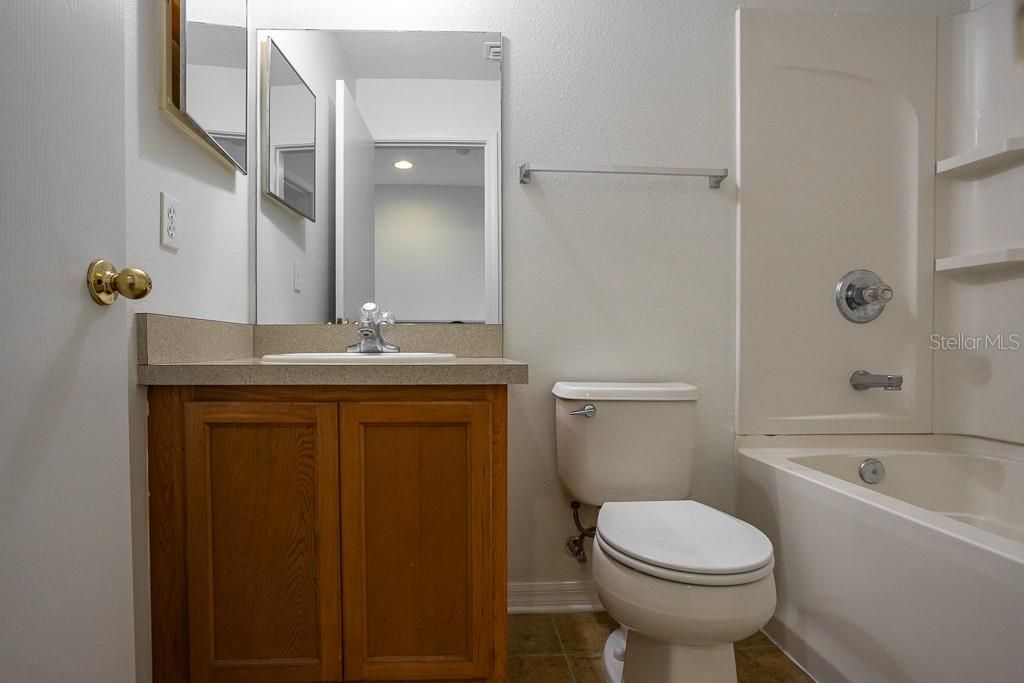 合同活跃: $209,999 (3 贝兹, 2 浴室, 1477 平方英尺)