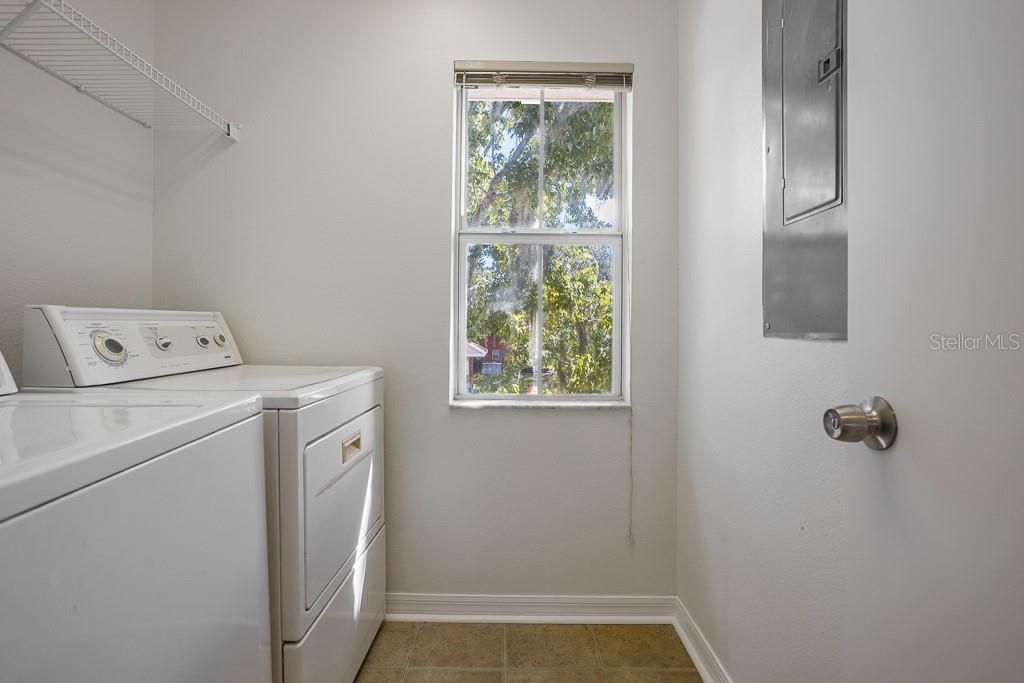 合同活跃: $209,999 (3 贝兹, 2 浴室, 1477 平方英尺)