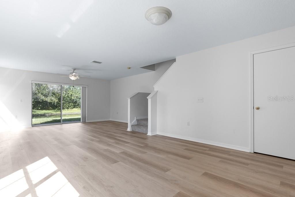 合同活跃: $209,999 (3 贝兹, 2 浴室, 1477 平方英尺)