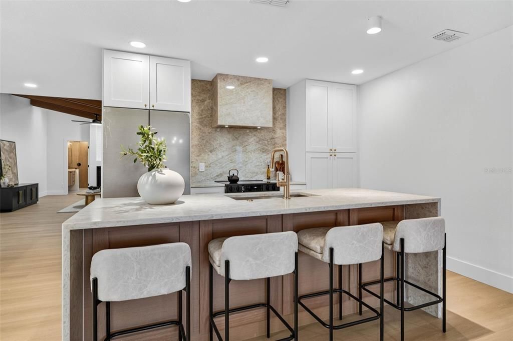 For Sale: $885,000 (4 beds, 3 baths, 2828 Square Feet)