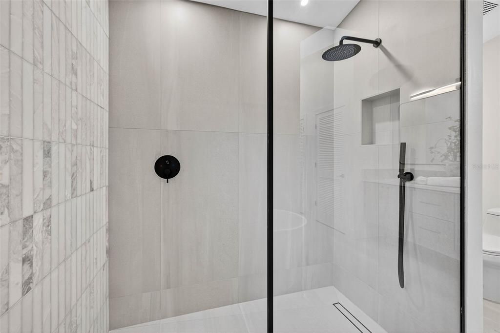 For Sale: $885,000 (4 beds, 3 baths, 2828 Square Feet)