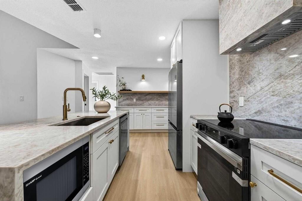 For Sale: $885,000 (4 beds, 3 baths, 2828 Square Feet)