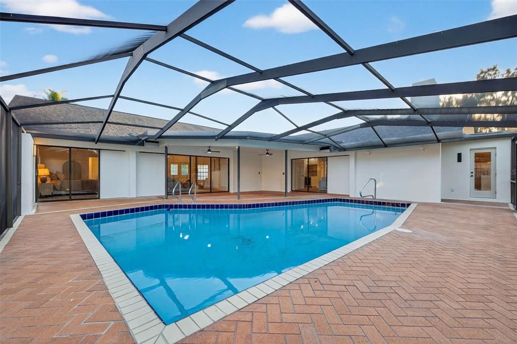 For Sale: $885,000 (4 beds, 3 baths, 2828 Square Feet)