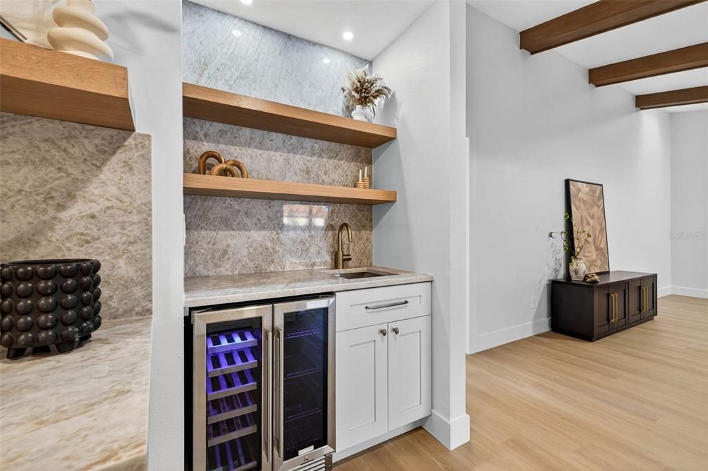 For Sale: $885,000 (4 beds, 3 baths, 2828 Square Feet)