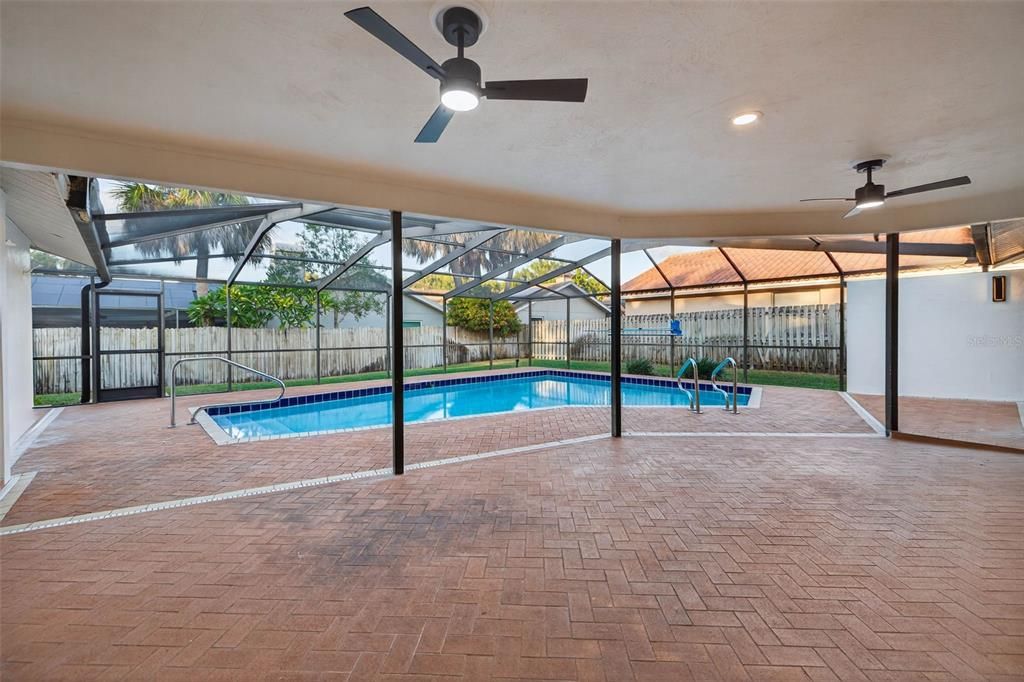 For Sale: $885,000 (4 beds, 3 baths, 2828 Square Feet)