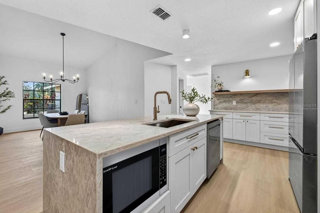 For Sale: $885,000 (4 beds, 3 baths, 2828 Square Feet)