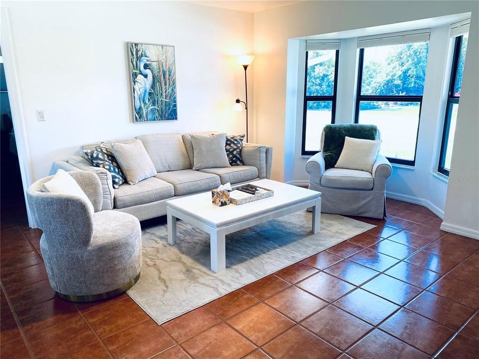 В аренду: $2,800 (2 спален, 2 ванн, 964 Квадратных фут)