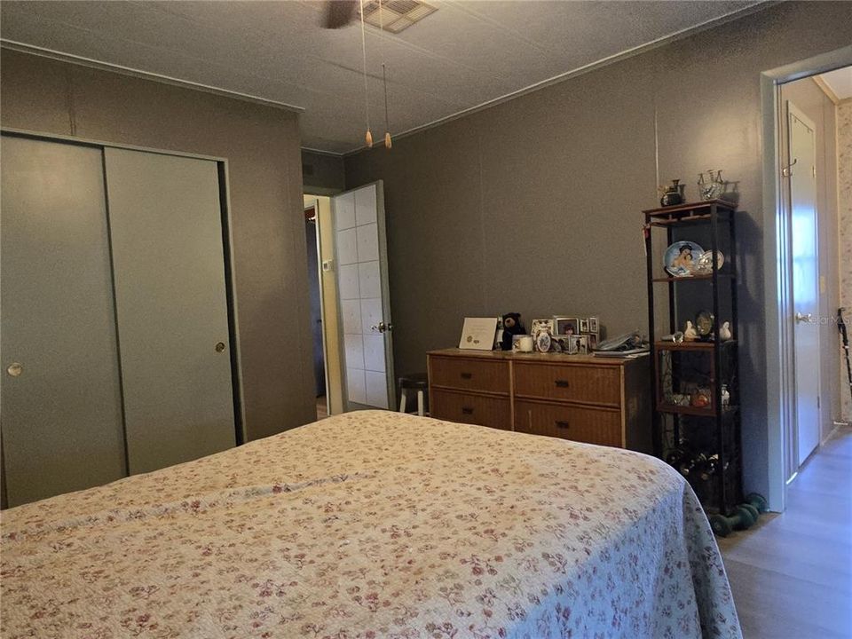 For Sale: $137,000 (2 beds, 2 baths, 1304 Square Feet)