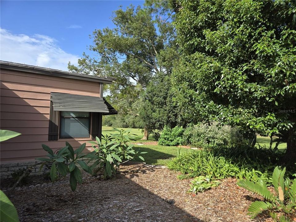 For Sale: $137,000 (2 beds, 2 baths, 1304 Square Feet)