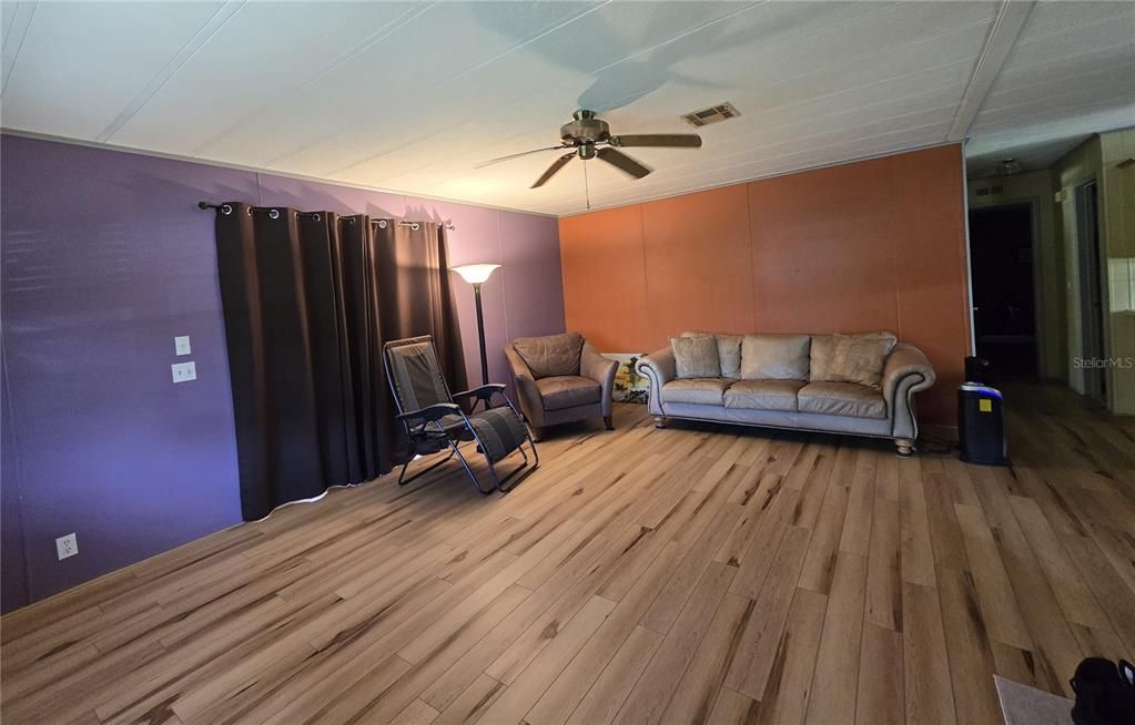 For Sale: $137,000 (2 beds, 2 baths, 1304 Square Feet)