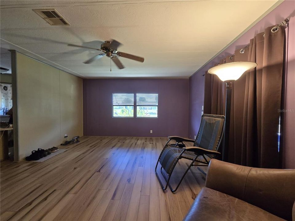 For Sale: $137,000 (2 beds, 2 baths, 1304 Square Feet)