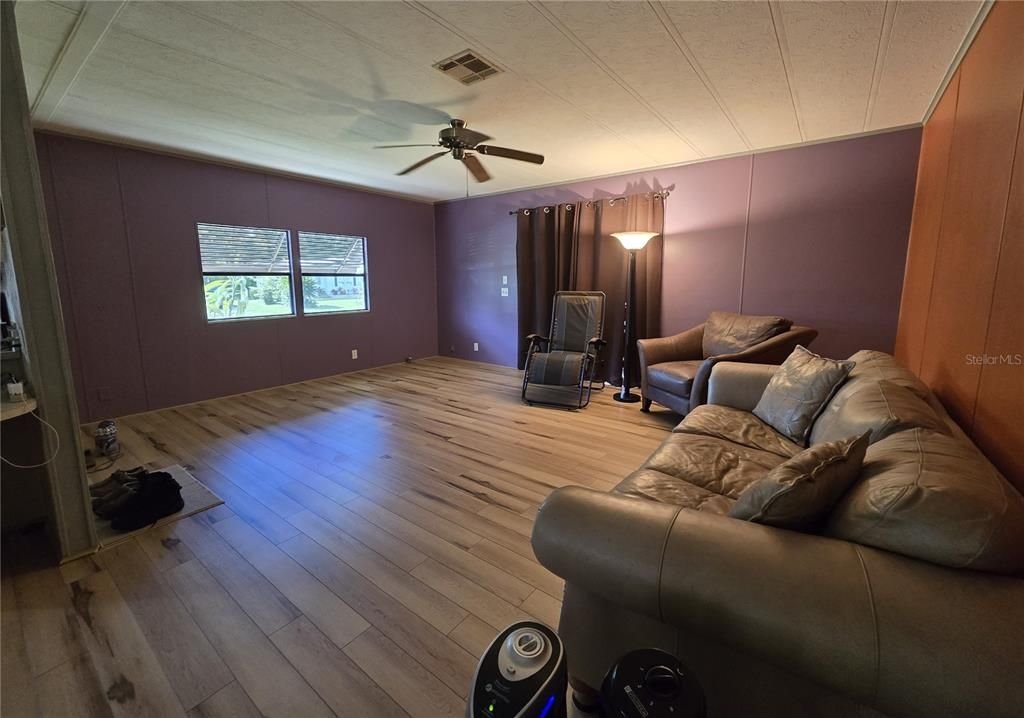 For Sale: $137,000 (2 beds, 2 baths, 1304 Square Feet)