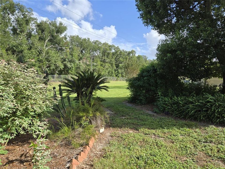 For Sale: $137,000 (2 beds, 2 baths, 1304 Square Feet)