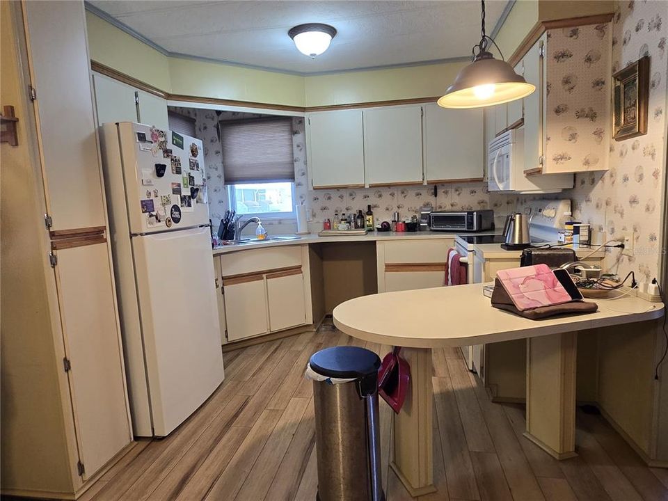 For Sale: $137,000 (2 beds, 2 baths, 1304 Square Feet)