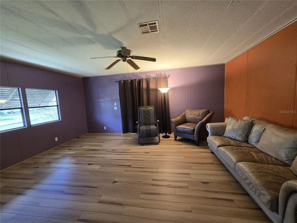 For Sale: $137,000 (2 beds, 2 baths, 1304 Square Feet)