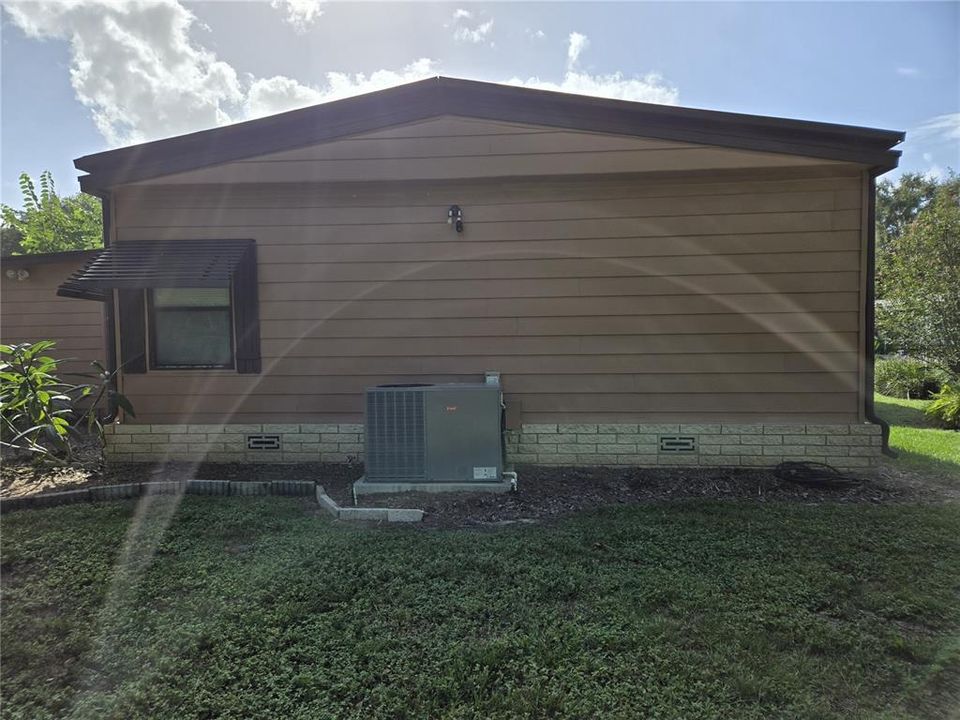 For Sale: $137,000 (2 beds, 2 baths, 1304 Square Feet)