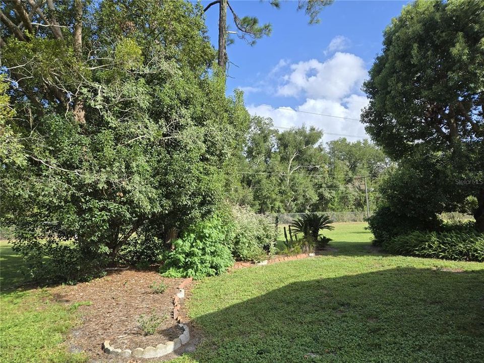 For Sale: $137,000 (2 beds, 2 baths, 1304 Square Feet)