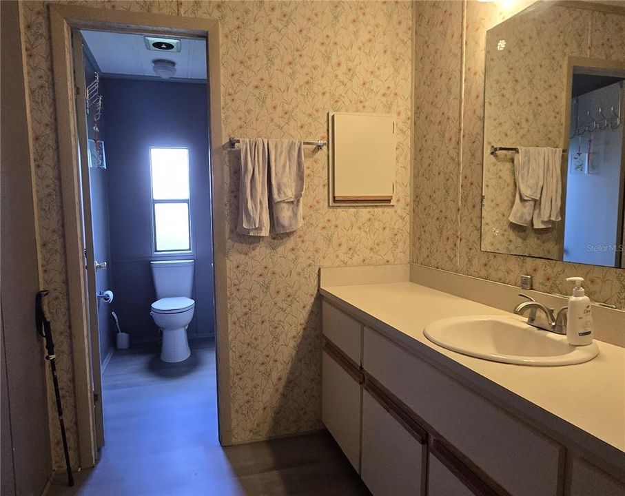 For Sale: $137,000 (2 beds, 2 baths, 1304 Square Feet)