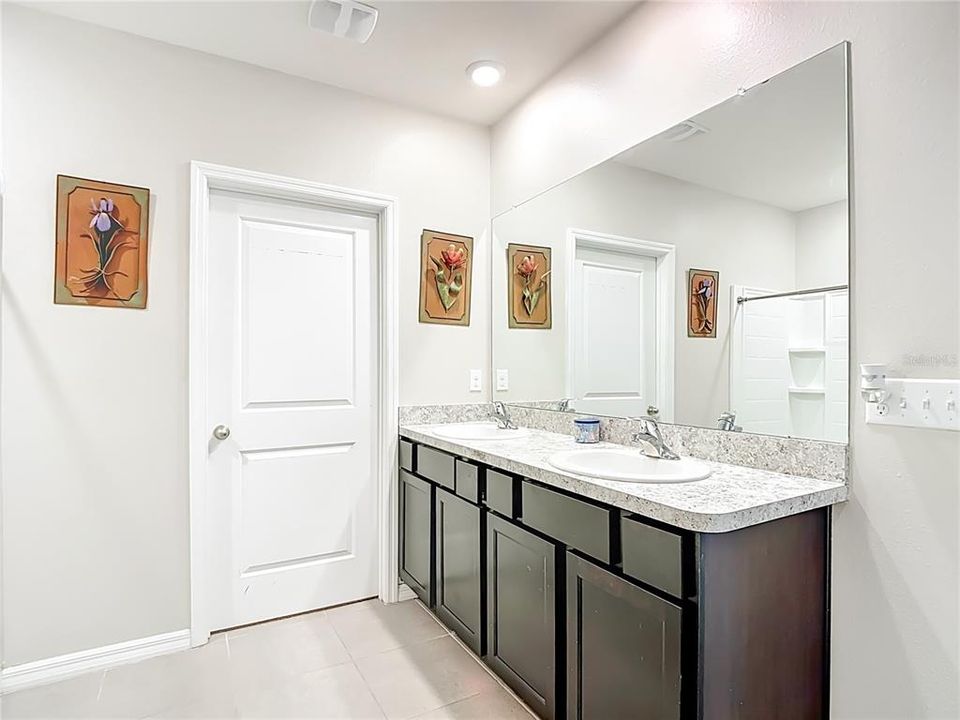 待售: $469,000 (5 贝兹, 3 浴室, 2601 平方英尺)