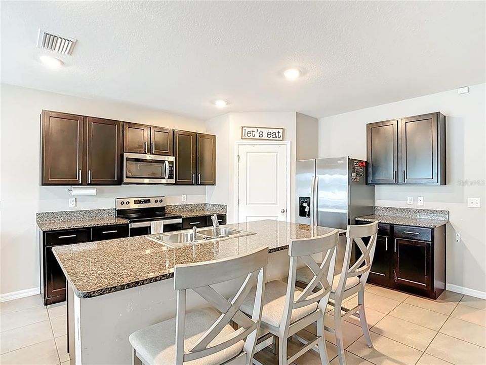 待售: $469,000 (5 贝兹, 3 浴室, 2601 平方英尺)