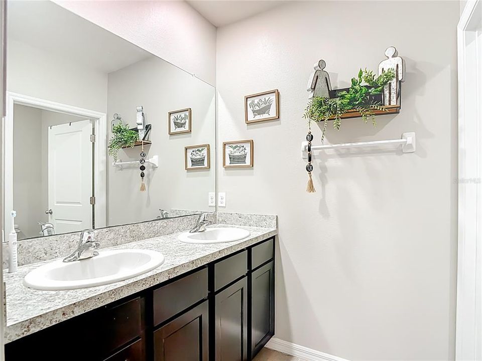 待售: $469,000 (5 贝兹, 3 浴室, 2601 平方英尺)