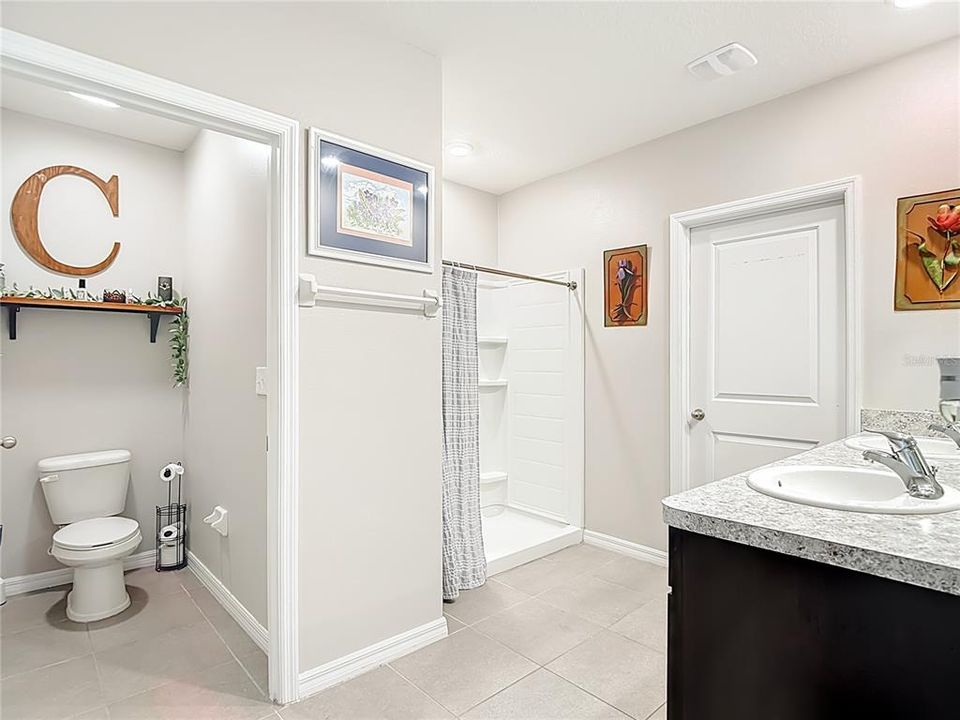 待售: $469,000 (5 贝兹, 3 浴室, 2601 平方英尺)