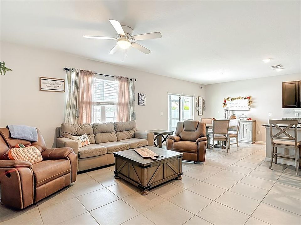 待售: $469,000 (5 贝兹, 3 浴室, 2601 平方英尺)