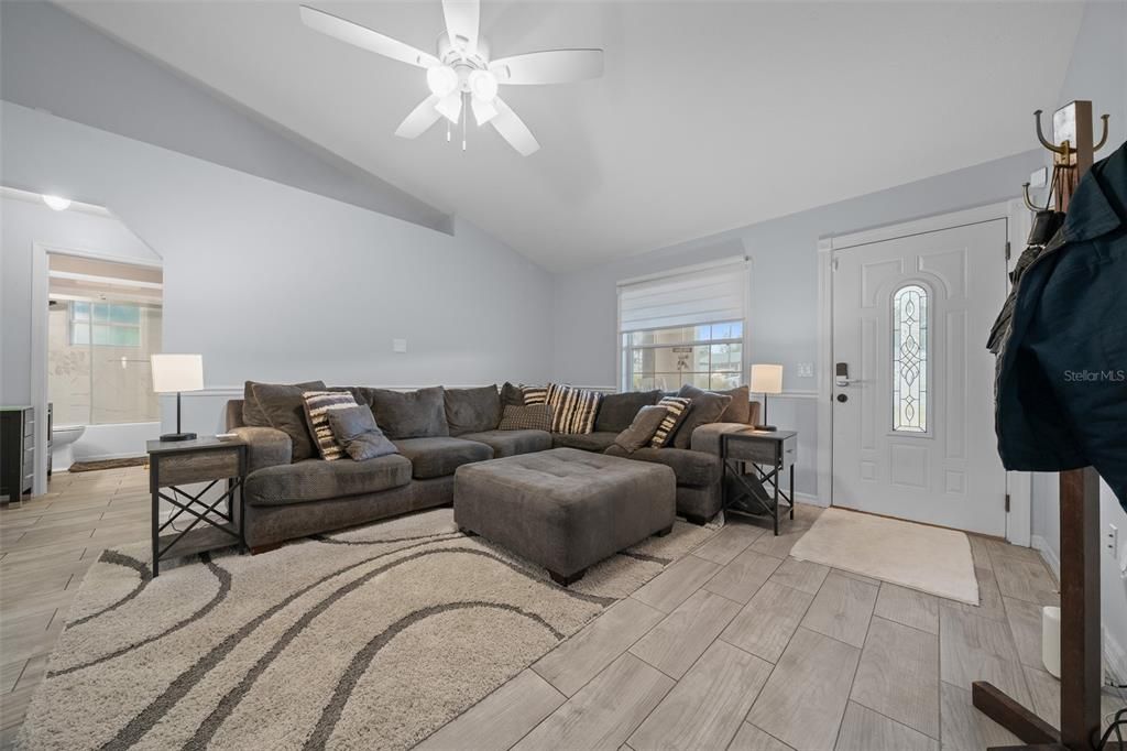 For Sale: $329,000 (3 beds, 2 baths, 1212 Square Feet)