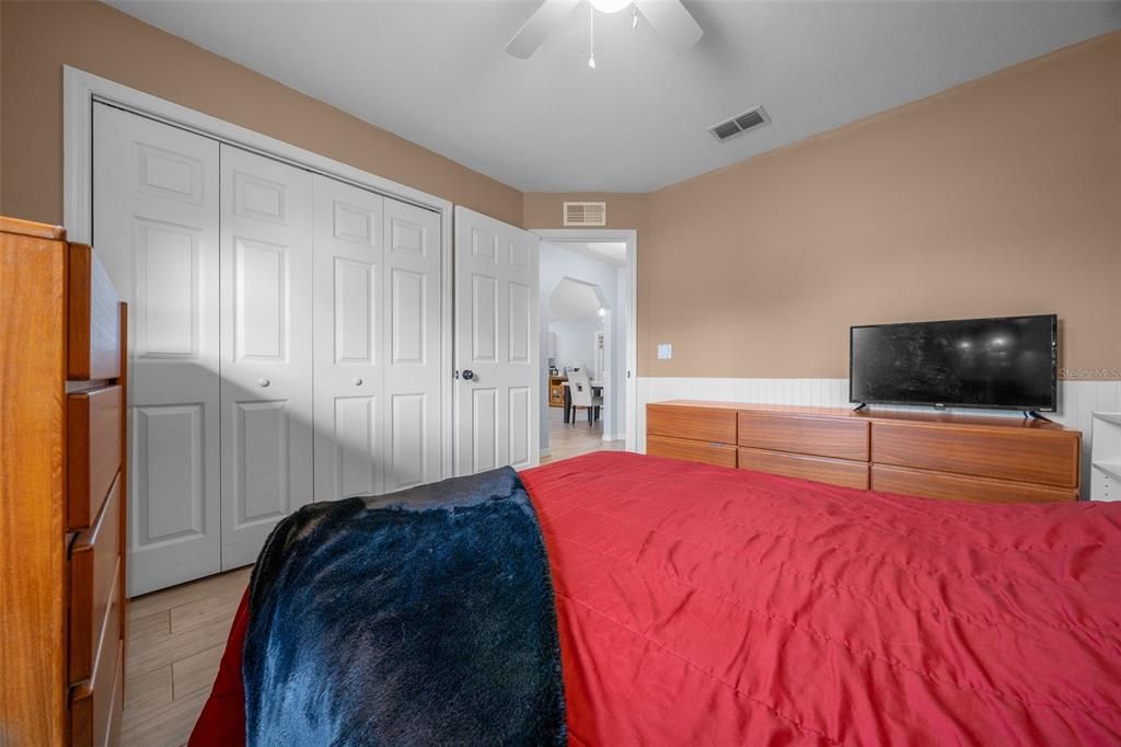 For Sale: $329,000 (3 beds, 2 baths, 1212 Square Feet)