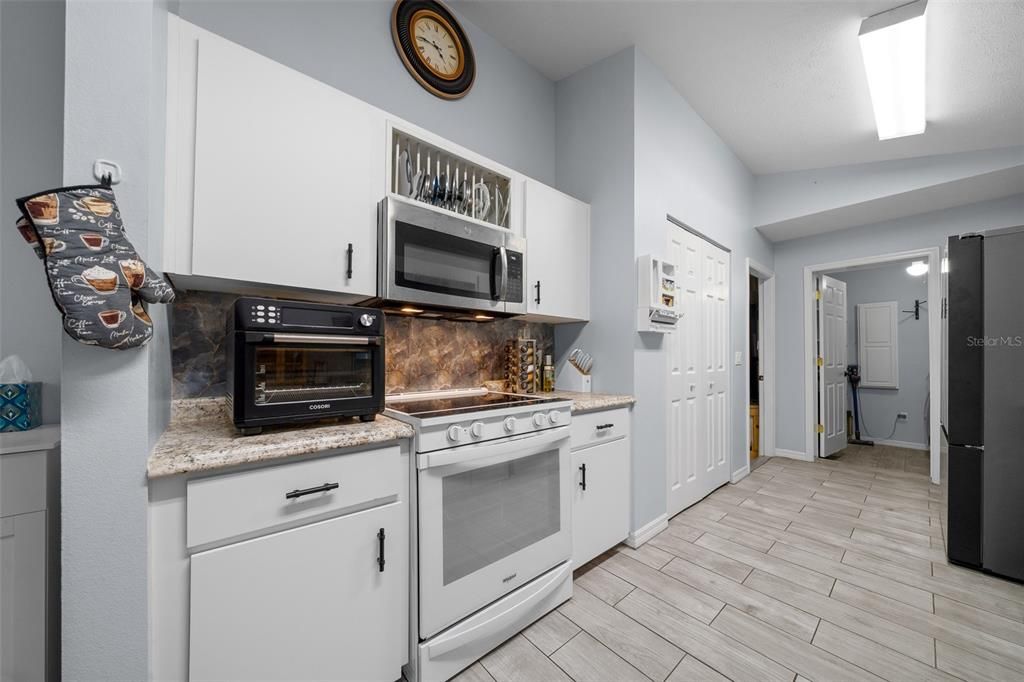 For Sale: $329,000 (3 beds, 2 baths, 1212 Square Feet)