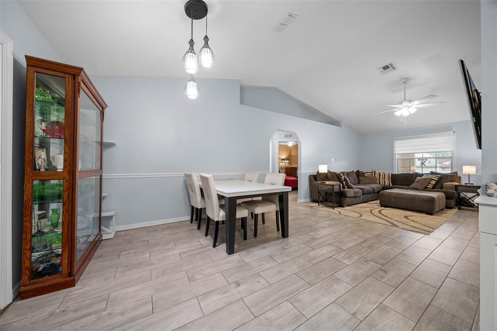 For Sale: $329,000 (3 beds, 2 baths, 1212 Square Feet)