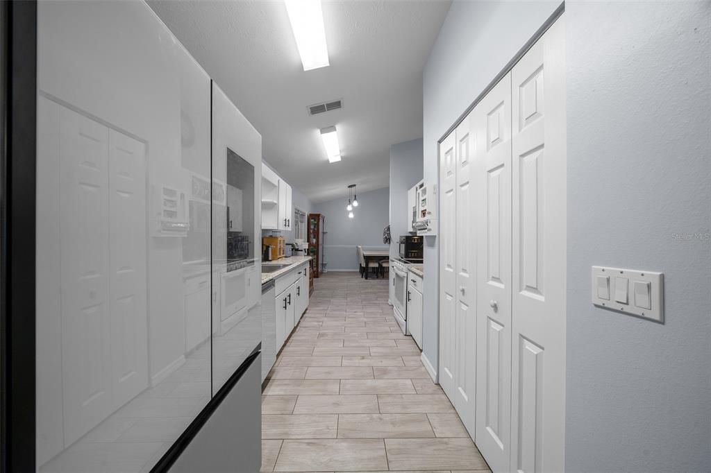 For Sale: $329,000 (3 beds, 2 baths, 1212 Square Feet)