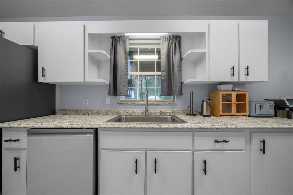 For Sale: $329,000 (3 beds, 2 baths, 1212 Square Feet)