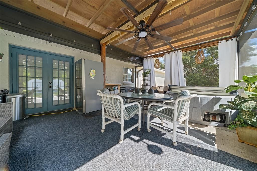 For Sale: $329,000 (3 beds, 2 baths, 1212 Square Feet)