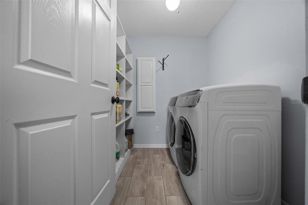 For Sale: $329,000 (3 beds, 2 baths, 1212 Square Feet)