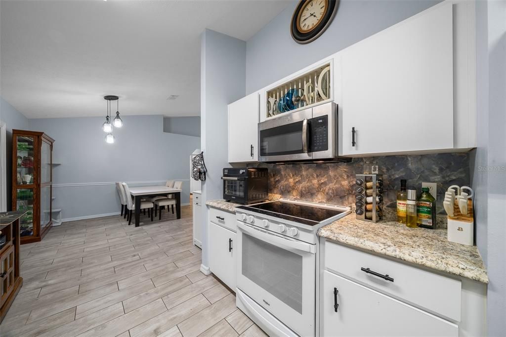 For Sale: $329,000 (3 beds, 2 baths, 1212 Square Feet)