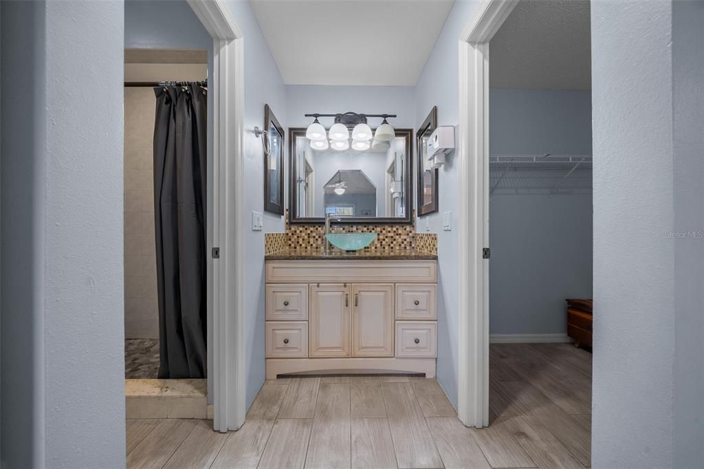 For Sale: $329,000 (3 beds, 2 baths, 1212 Square Feet)